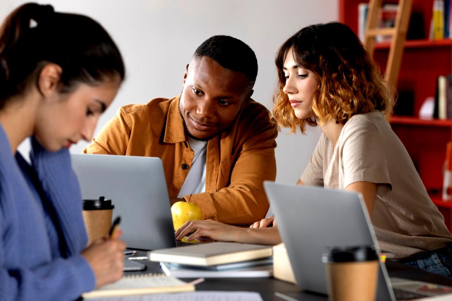 Session de webinaire financier interactive avec participants